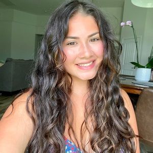 Meet your Posher, Desiree